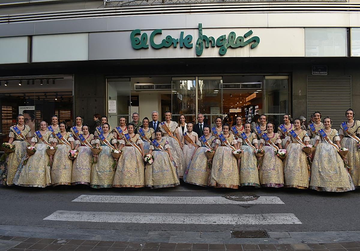Las Falleras Mayores De Valencia Y Su Corte De Honor Visitan El Corte Las Falleras Mayores De Valencia Y Su Corte De Honor Visitan El Corte